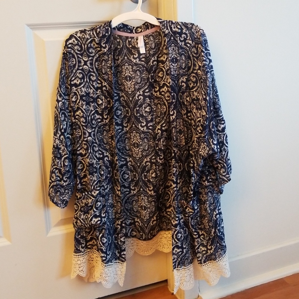 Xhilaration Navy and Ivory kimono with lace xs/s